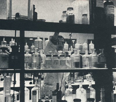 Deneysel laboratuvar: uçak fabrikası, 1941 by Cecil Beaton