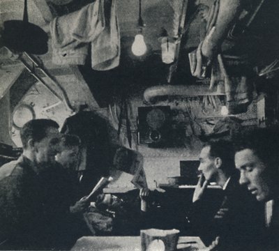 Yemek masasında alanın işlevsel kullanımı, 1941 by Cecil Beaton