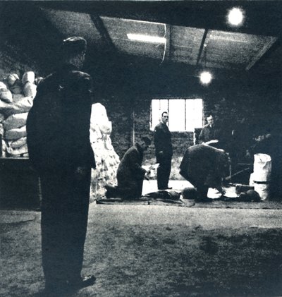 Kit dağıtımı, 1941 by Cecil Beaton