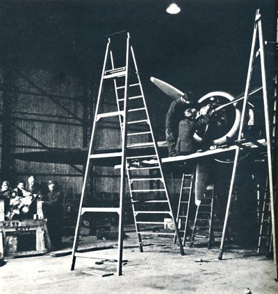 Yer ekiplerinin işi asla bitmez, 1941 by Cecil Beaton