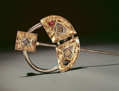Halka şeklindeki broş, Ardagh Definesi, Reerasta, County Limerick, Viking Çağı (gümüş yaldızlı) by Celtic
