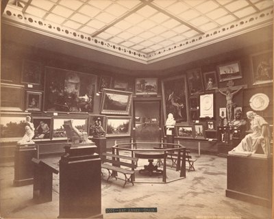 Yüzüncü Yıl Sergisinin İspanyol Bölümündeki Sanat Ekinin Görünümü by Centennial Photographic Co.