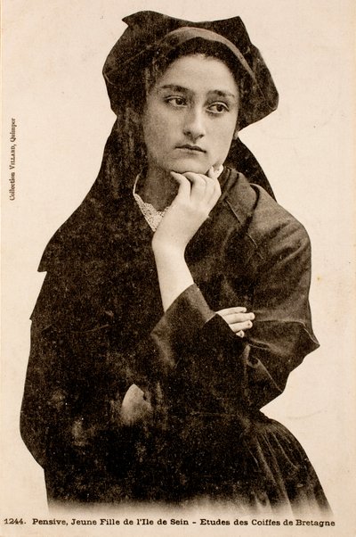 Eski kartpostal/Sein adasının genç kızı/Finistere/Brittany/Fransa by Augustus Kollner