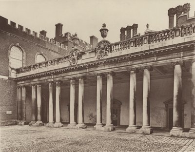 Hampton Court Sarayı, Colonnade - Kings Girişi by Charles Latham
