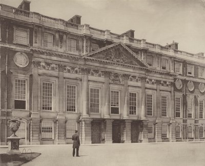Hampton Court Sarayı, Doğu Cephesi by Charles Latham