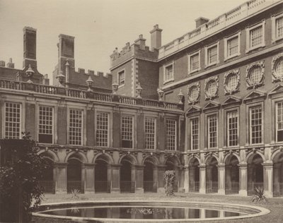 Hampton Court Sarayı, Çeşme Mahkemesi by Charles Latham