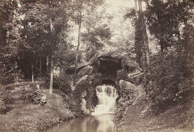 Küçük Mağara'nın Geyik Göleti'ne doğru görünümü, Bois de Boulogne by Charles Marville