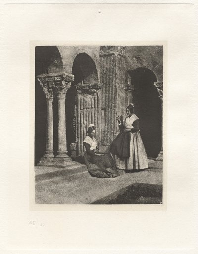 Plaka II – Arles Saint-Trophime Manastırındaki İki Arlesiennes (Levha II – Arles Saint-Trophime Manastırındaki İki Arlesiennes) by Charles Nègre, André Jammes
