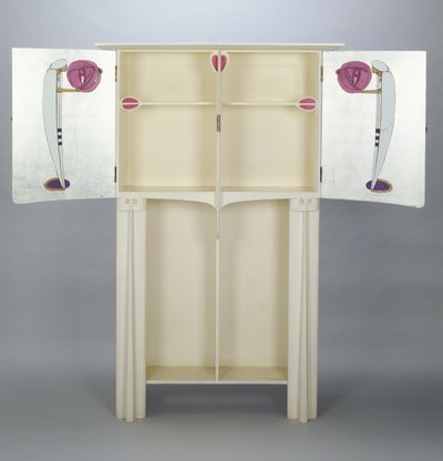 14 Kingsborough Gardens için yapılmış dolaplar, Glasgow, 1902 (boyalı meşe) 88; yan kapılarda Arap pelerini ve sarık tutan fenerlerde iki figür; by Charles Rennie Mackintosh