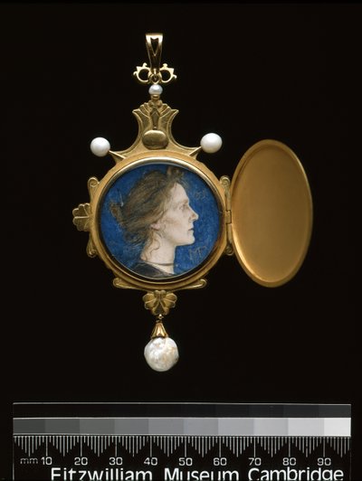 Kolye ucu: Miss Edith Emma Cooper (1862-1913) 1901 (altın, emaye, inci ve wc) by Charles Ricketts