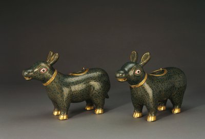 Bir çift emaye işi emaye tapir form kapları by Chinese School