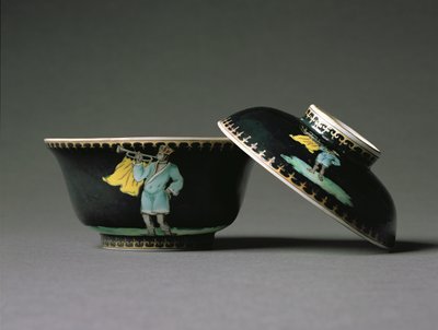 Bir şekerlik ve örtü, Qianlong Dönemi (1736-95) c.1740 (porselen) (ayrıca bkz. 314530) by Chinese School