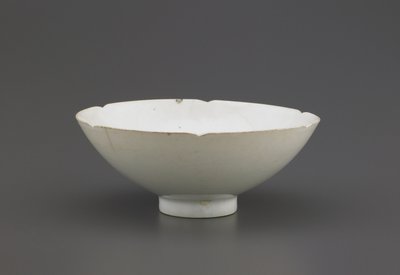 Çentikli ağızlı kase, Jingdezhen, Jiangzi eyaleti, Kuzey veya Güney Song hanedanı (seramik) by Chinese School