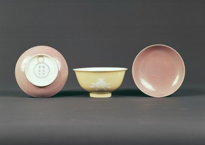 Dairesel kase, Chien Lung dönemi (1736-95) (seramik) by Chinese School
