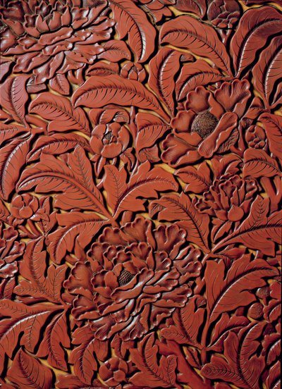Tabanda Xuande (1426-36) işaretini taşıyan oymalı bir tabaktan detay, Çince (ahşap üzerine kırmızı cila) by Chinese School
