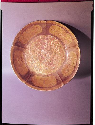 Gravür çanak, Tang hanedanı (618-907) (altın ve gümüş) by Chinese School