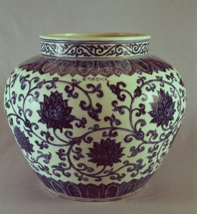 Hsuan Te işaretli büyük mavi ve beyaz Ming vazo, 1426-35 by Chinese School