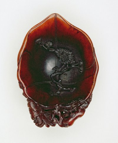 Libation cup, Qianlong dönemi 1736-95 (oymalı gergedan boynuzu) (bkz. 142653-5 & 142692) by Chinese School