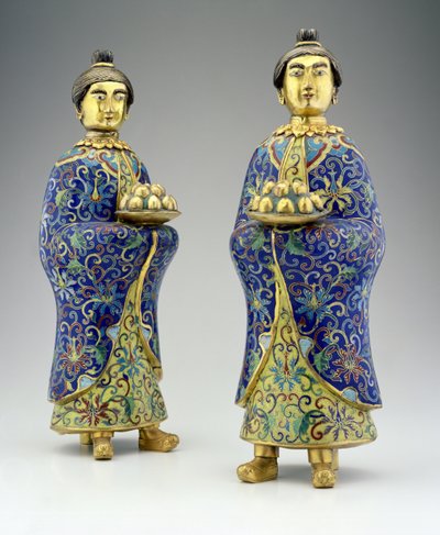 Bir çift kadın görevli, Qianlong dönemi, 1736-95 (emaye işi emaye) by Chinese School