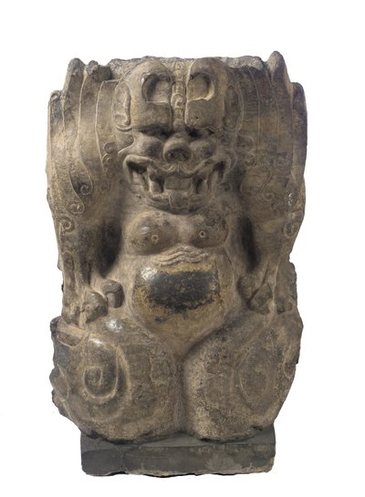 Çömelmiş koruyucu-iblis, Hebei eyaleti, Bölünme Dönemi, 550-577 (koyu kireçtaşı) by Chinese School