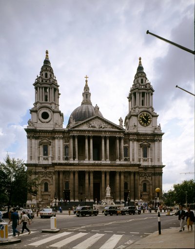 Mimar Christopher Wren (1632-1723) tarafından tasarlanan Saint Paul Katedrali