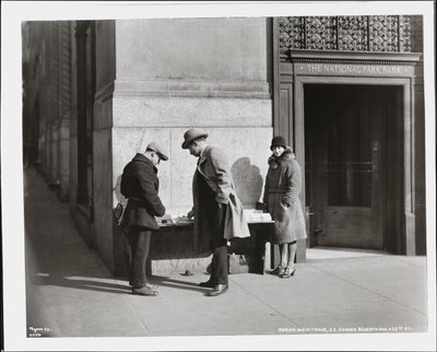Kör haber satıcısı Aaron Weintraub, 7th Avenue ve 32nd Street