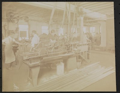 Dressler & Co. çalışan erkeklerle sinema laboratuvarı by Company Byron