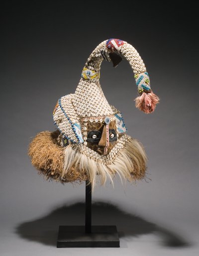 Kuba kask maskesi (hayvansal ve bitkisel lifler, kabuklar ve rafya) by Congolese Congolese
