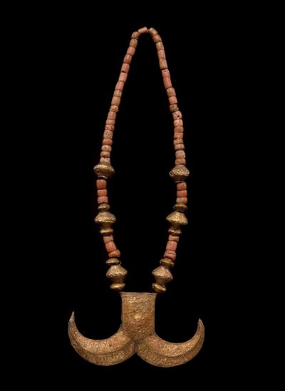 Kaplan Pençesi Kolye, 19. yüzyılın sonu - 20. yüzyılın başı (altın folyo, ahşap, bakır ve mercan) by Culture Minangkabau
