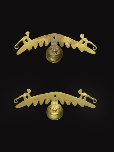 Bir Çift Kulak Süsleri, MS 600-1600 (altın) by Culture Nariño
