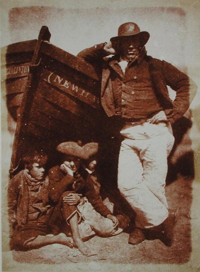 Newhaven Fisherman and Boys, c.1843-47 (calotype negatiften tuzlu kağıt baskısı) by David Octavius and Adamson Robert Hill