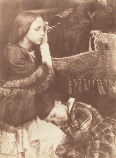 Üç Uyuyanlar: Sophia Finlay, Harriet Farnie ve Brownie, c. 1845. Yaratıcılar: David Octavius Hill, Robert Adamson. by David Octavius Hill, Robert Adamson