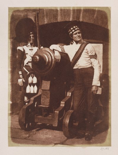Topçu ve Highlander, Edinburgh Kalesi (calotype negatiften tuzlu kağıt baskısı) by David Octavius Hill
