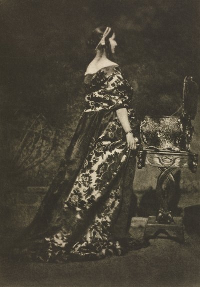 Kamera Çalışması: Portre - Cüppe ve Tabut, 1909. by David Octavius Hill