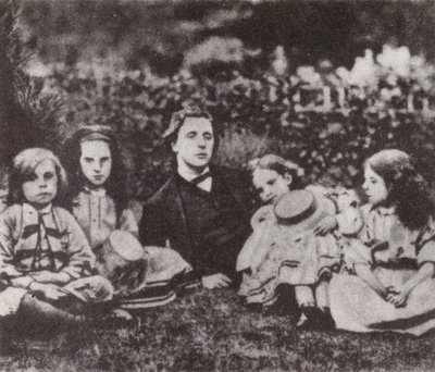 Lewis Carroll, Macdonald çocuklarıyla birlikte (b/w fotoğraf) by David Scott Lieutenant-Colonel (after) Dodgson