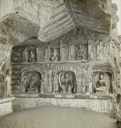 Buda ve bodhisattva heykelleri, Mağara 259, kuzey duvarı, Dunhuang Mağaraları, Çin, Fotoğraf 1275/1 (114) by Desmond Parsons