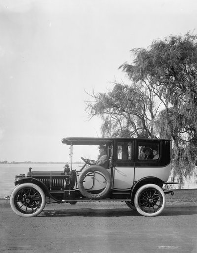 Packard 1912 sedan by Detroit Publishing Co.