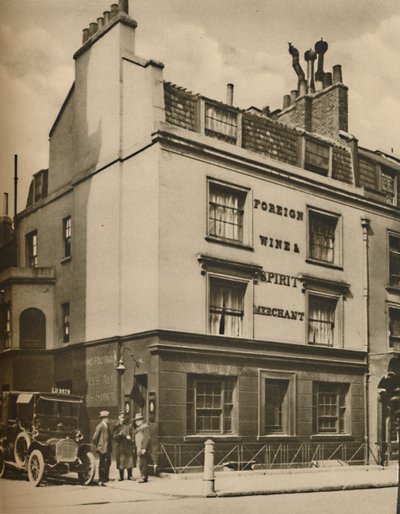 Koşan Uşak, Eski Mayfair