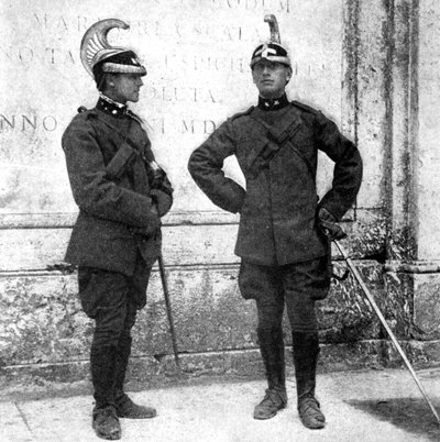 İki İtalyan ejderhası, 1922. by Donald McLeish