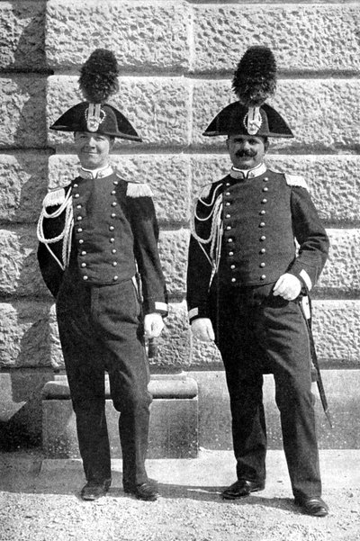 İki İtalyan polisi, 1922. by Donald McLeish