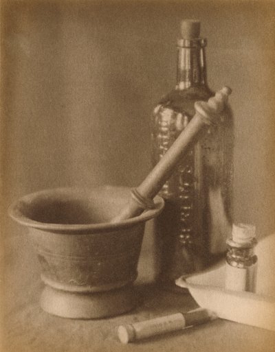 Karanlık Oda Natürmort, Doris Ulmann by Doris Ulmann