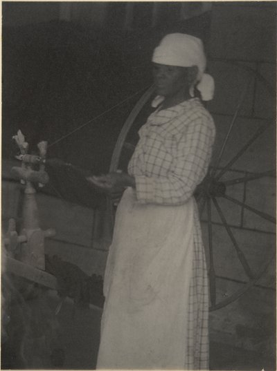 Çıkrıktaki Kadın by Doris Ulmann