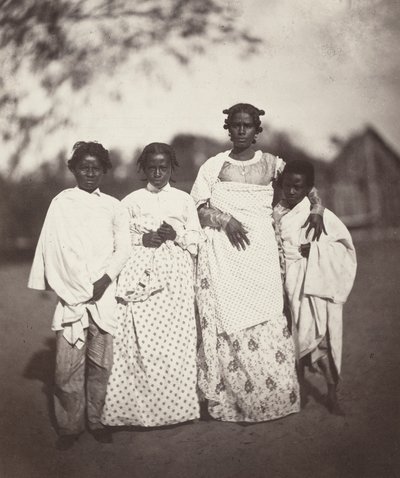 Madagaskarlı Kadın ve Çocukları Madagaskarlı Kadın ve Çocukları Plaka 3, 1863. by Désiré Charnay