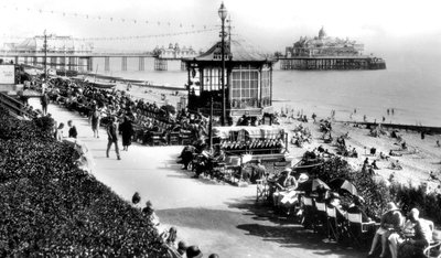 Bando ve iskele, Eastbourne, Doğu Sussex, 20. yüzyılın başlarında. by E. Dennis