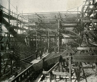 Bir Savaş Gemisinin İnşası: Thames Demir Fabrikasında Sürmekte olan Birinci Sınıf Bir Kruvazör, c1897 by E. and S. Woodbury