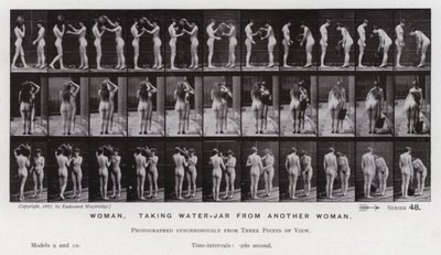Hareket Halindeki İnsan Figürü: Başka bir kadından su kavanozu alan kadın (s/b fotoğraf) by Eadweard Muybridge