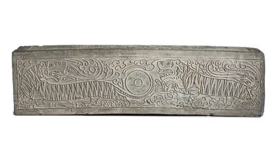 İki kaplan (seramik) ile büyük kalıplanmış gri mezar mimari elemanı by Eastern Han Dynasty Chinese School