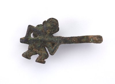 giysi kancası by Eastern Zhou Dynasty Chinese School
