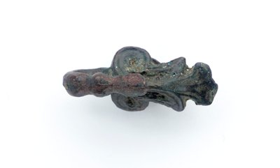 Giysi kancası, MÖ 400-200 by Eastern Zhou Dynasty Chinese School