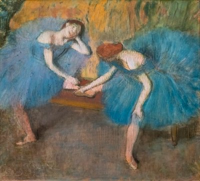 İki dinlenme dansçısı ("Mavi dansçılar" olarak da bilinir). 1898 civarında. İnce velin kağıdına pastel. by Edgar Degas